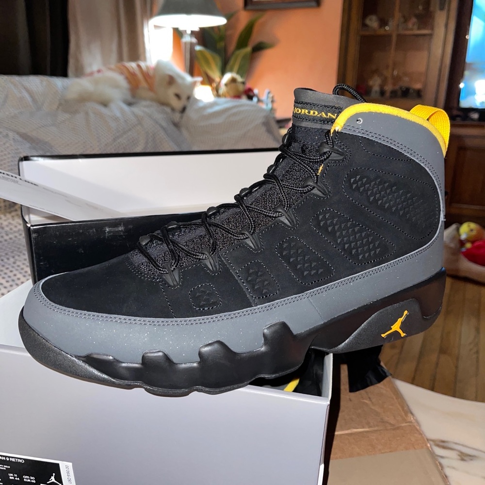 Men's Nike Air Jordan 9 Retro black yellow trim 8019-080 Size 12 new in box